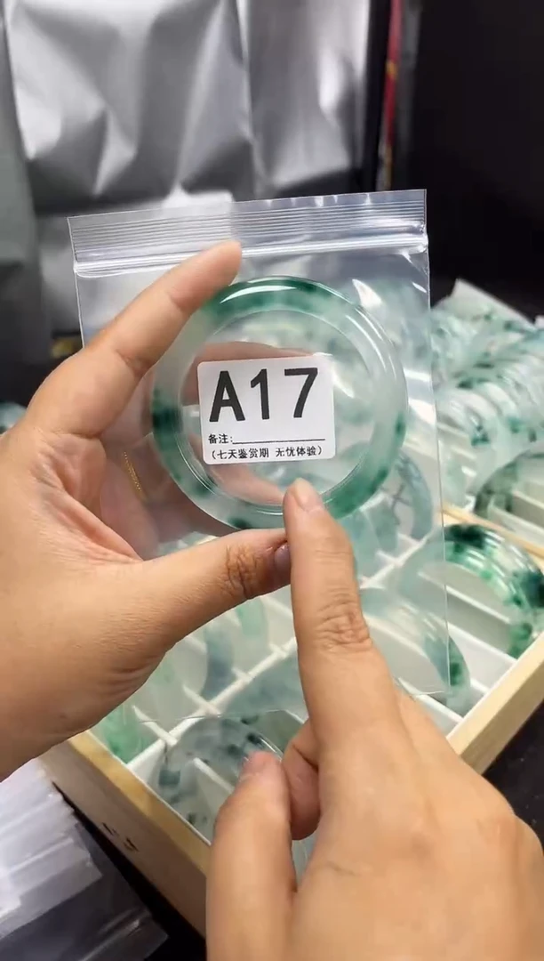 【闪购商品】石英岩玉手镯未镶嵌A17