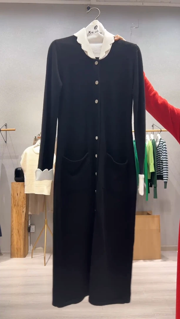 套头款真丝白领山羊绒连衣裙