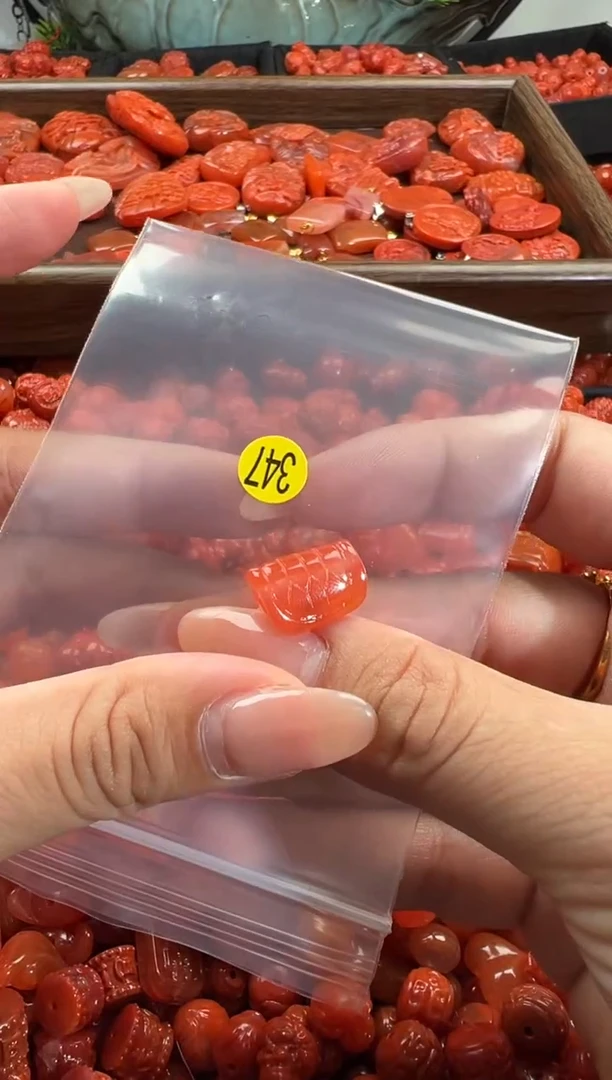 颈饰未镶嵌南红玛瑙1