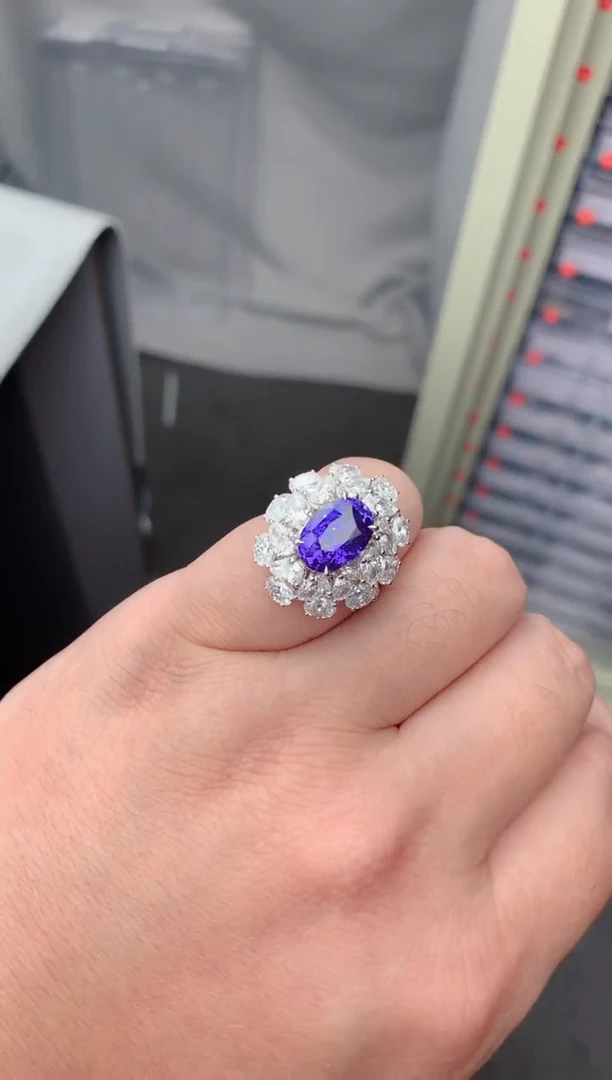 戒指彩色蓝宝石18K金镶嵌5ct 无烧紫蓝宝戒指  定制