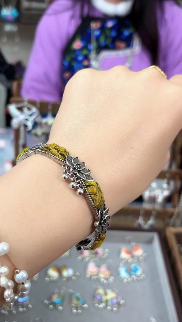 织绣民族风非遗老绣苗银饰品146