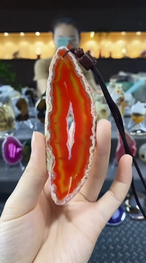 未镶嵌颈饰玛瑙/玉髓为**懂玛瑙