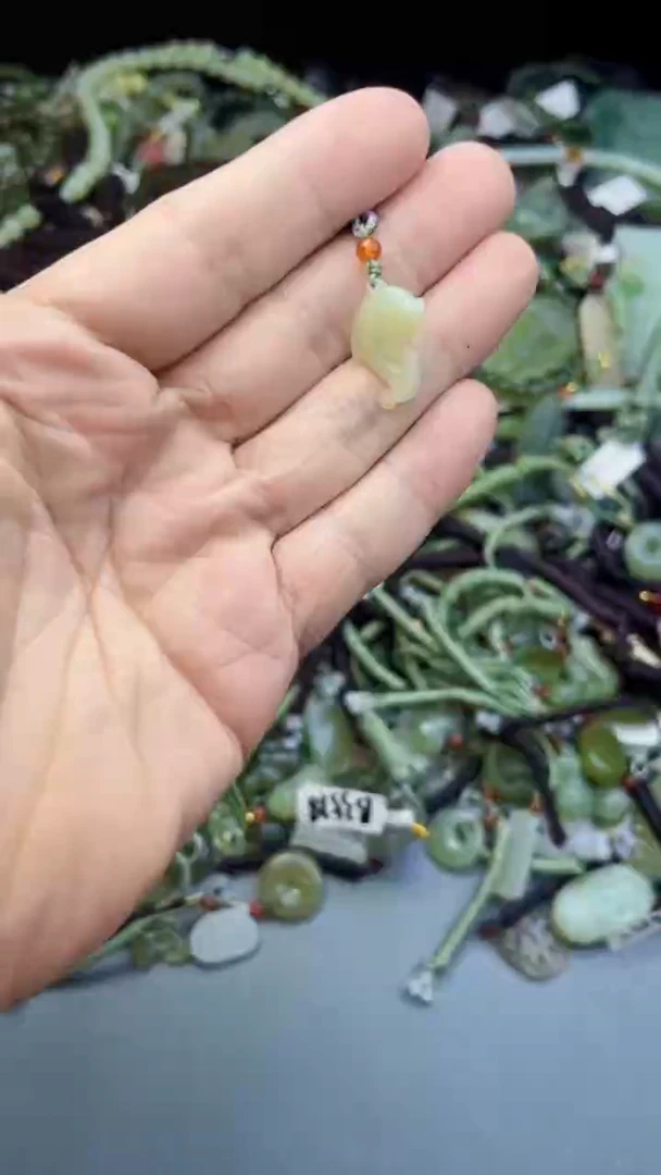 和田玉未镶嵌颈饰多样性发货   拍一发一