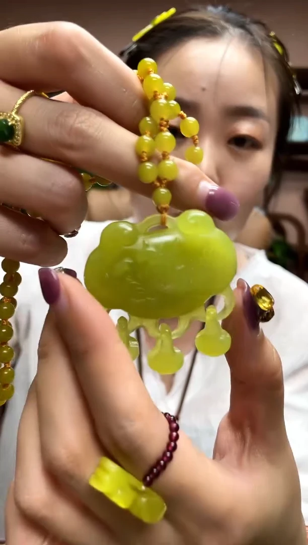 岫玉未镶嵌吊坠·