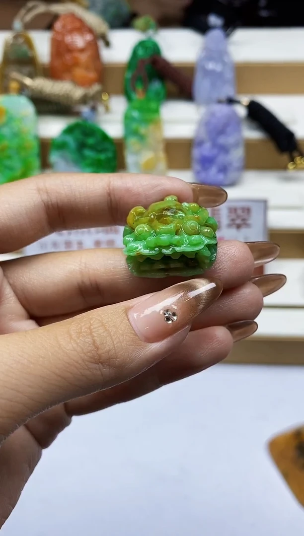 颈饰未镶嵌翡翠1