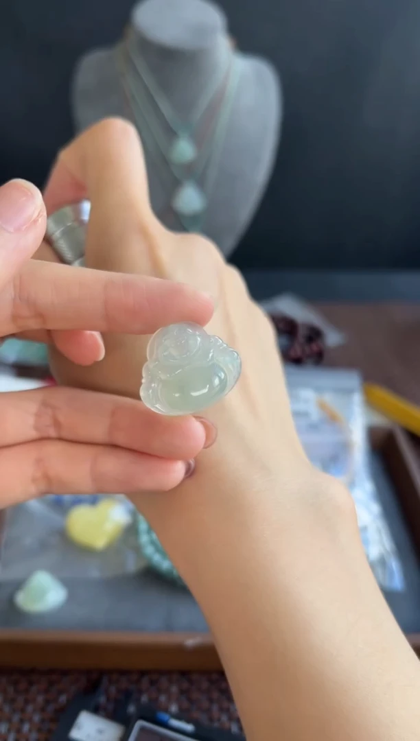 翡翠未镶嵌颈饰10买断