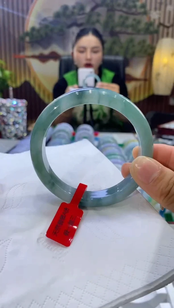 【闪购商品】翡翠手镯未镶嵌多人05646
