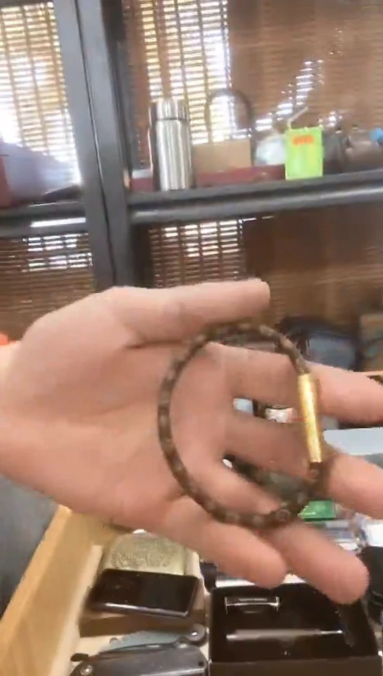 瓷片闪购商品   如图所示