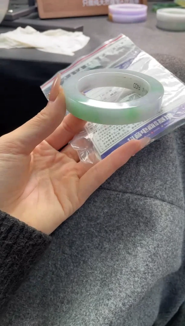 未镶嵌正圈定制翡翠梦**落定制手镯不退不换