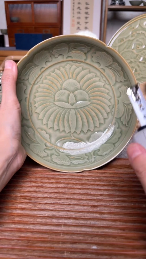 其他耀州窑橄榄绿大牡丹葵口壶承  微瑕