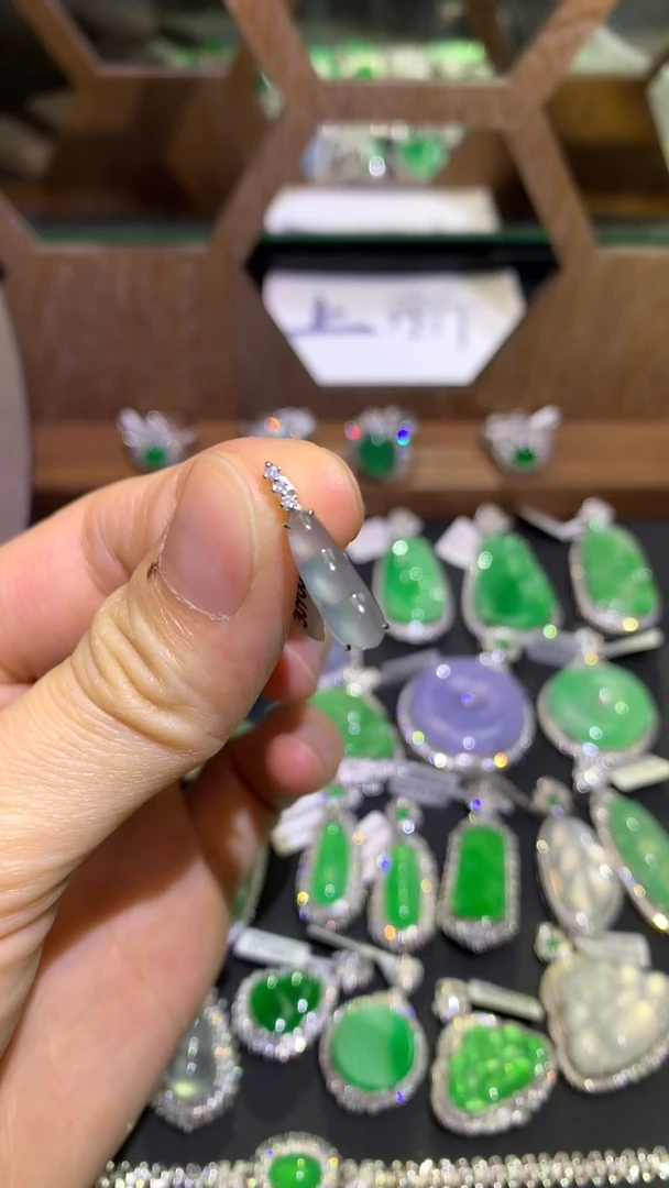 翡翠18K金镶嵌吊坠(不含链)吊坠