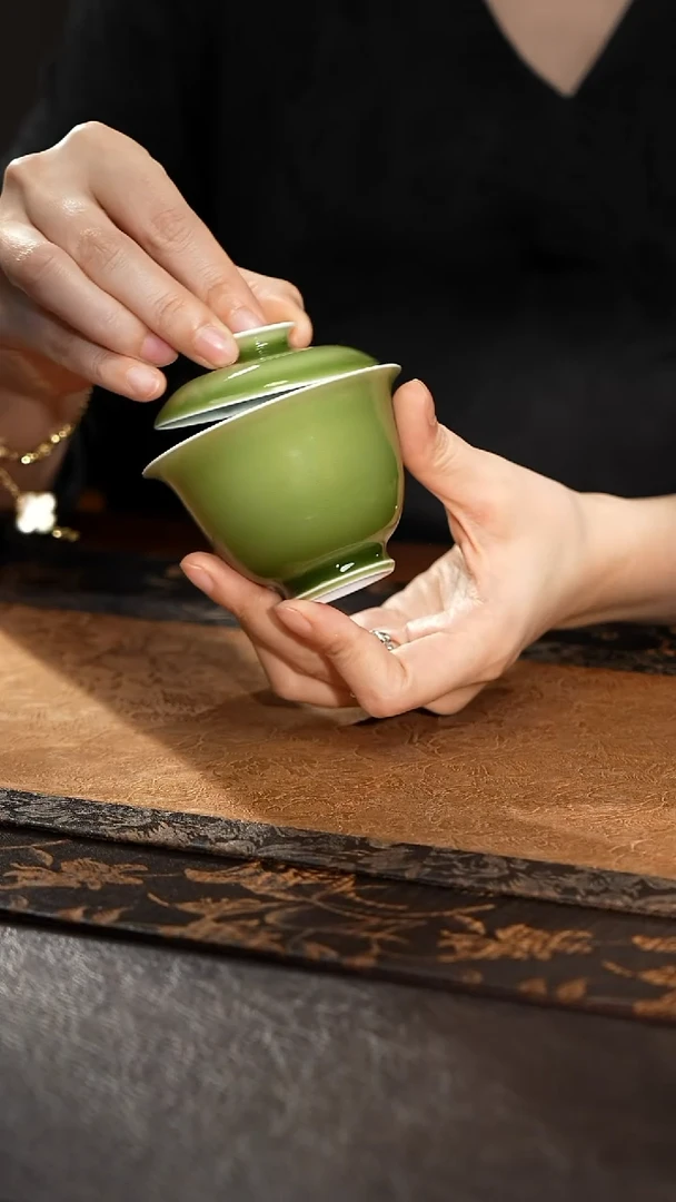 见珊专属闰火堂专属秘釉龙泉小花神圈足两才