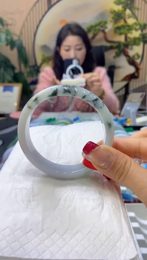 【闪购商品】翡翠手镯未镶嵌99905681