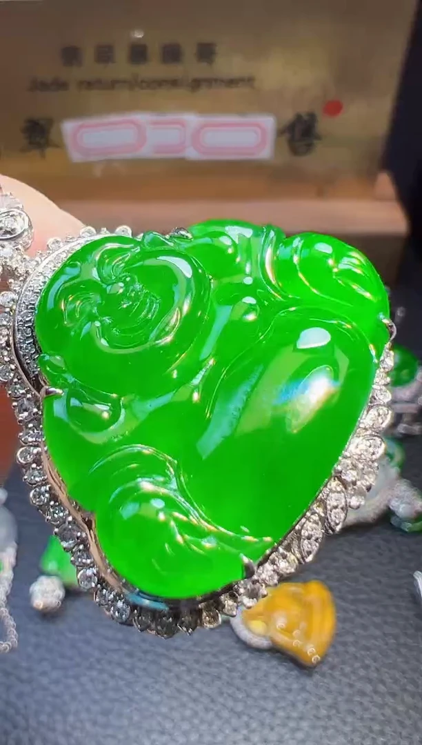 翡翠18K金镶嵌颈饰翡翠