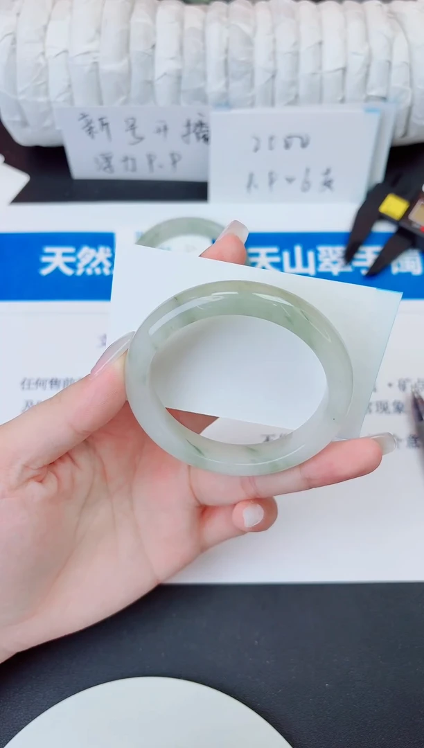 未镶嵌手镯石英质玉53/56.6