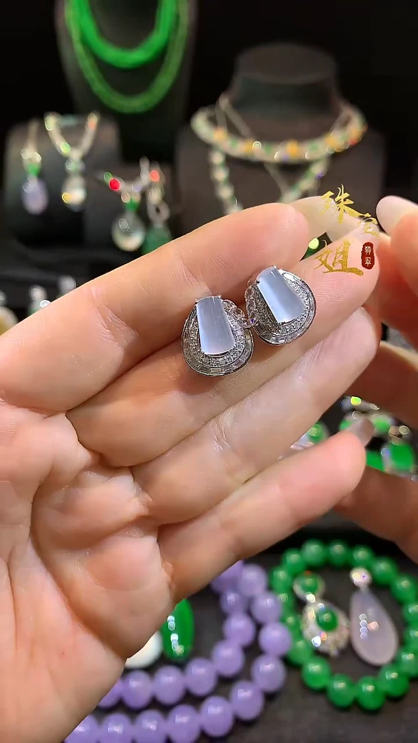 18K金镶嵌翡翠耳饰耳饰