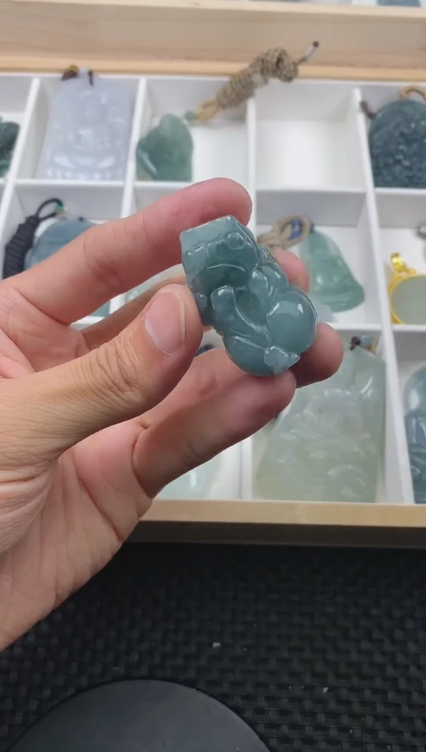 翡翠未镶嵌颈饰
