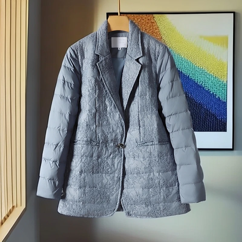 【贝轻奢风】冬复古西装领刺绣拼接修身薄款羽绒服外套女016