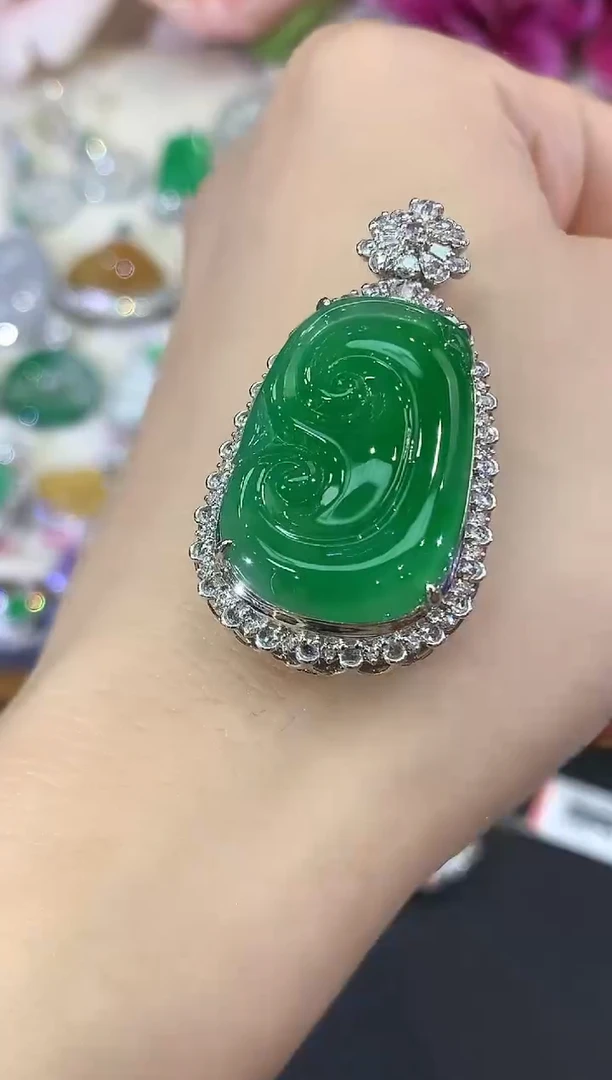 吊坠(不含链)18K金镶嵌翡翠B188