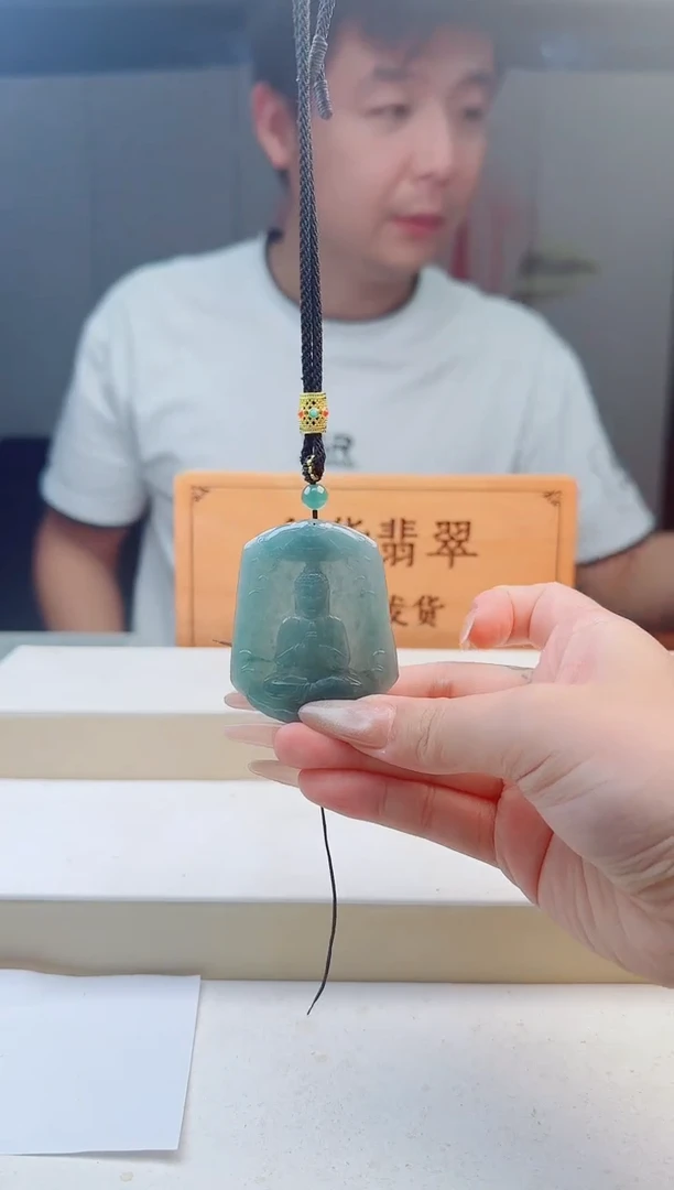 颈饰未镶嵌翡翠多样性发其中一
