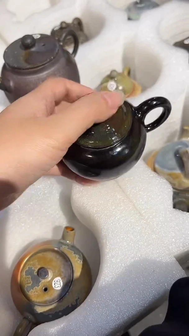 壶1号容量120-130ML乌金 有取钉痕迹  漏白