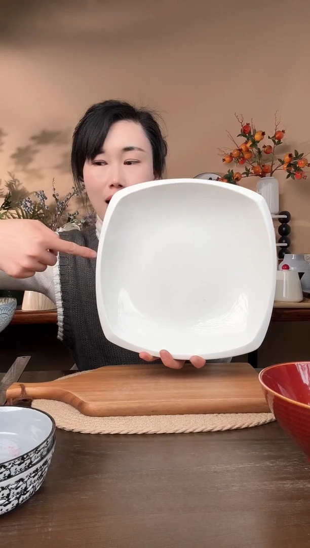 【闪购商品】瓷片10.5英寸亮白深大方盘微瑕