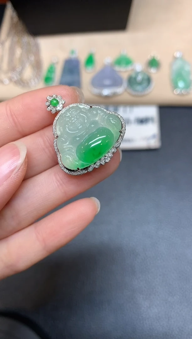 【闪购商品】翡翠颈饰18K金镶嵌佛公【无服务费