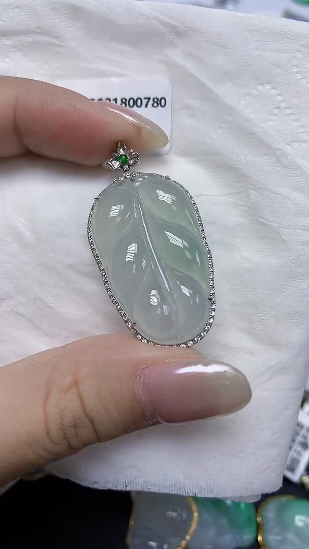 翡翠18K金镶嵌颈饰天然缅甸翡翠A货