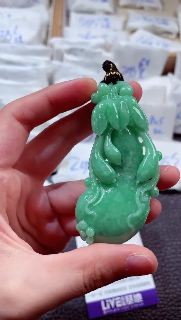 翡翠未镶嵌颈饰00000530