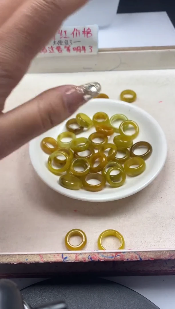【闪购商品】翡翠颈饰未镶嵌x1072翡翠黄翡大跑环*1个