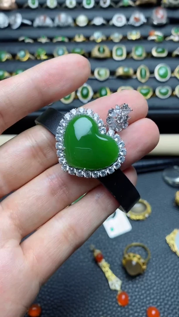 【闪购商品】和田玉手牌18K金镶嵌手牌