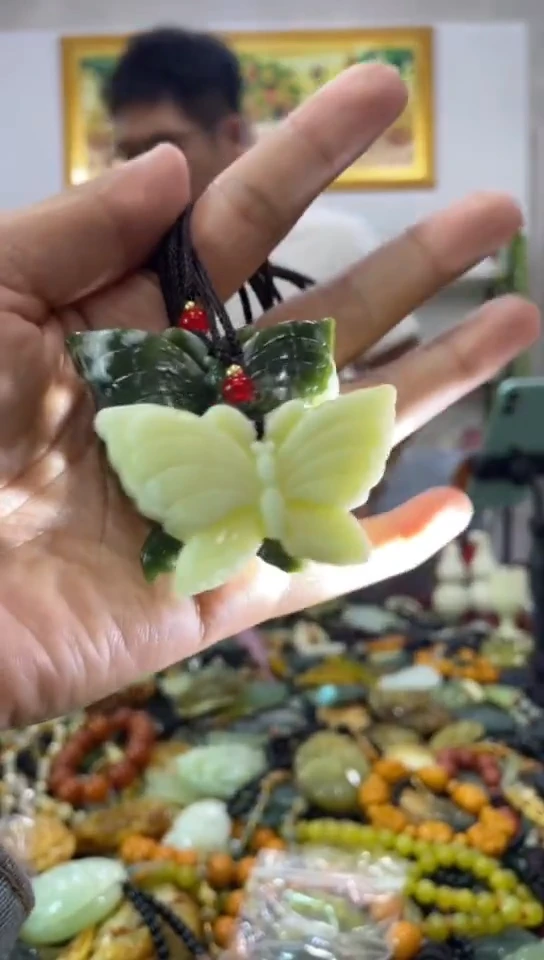 未镶嵌岫玉吊坠多样性发货发其中一件