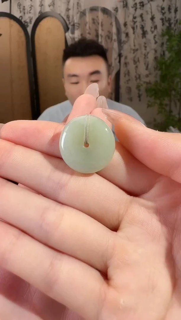 和田玉未镶嵌颈饰扣