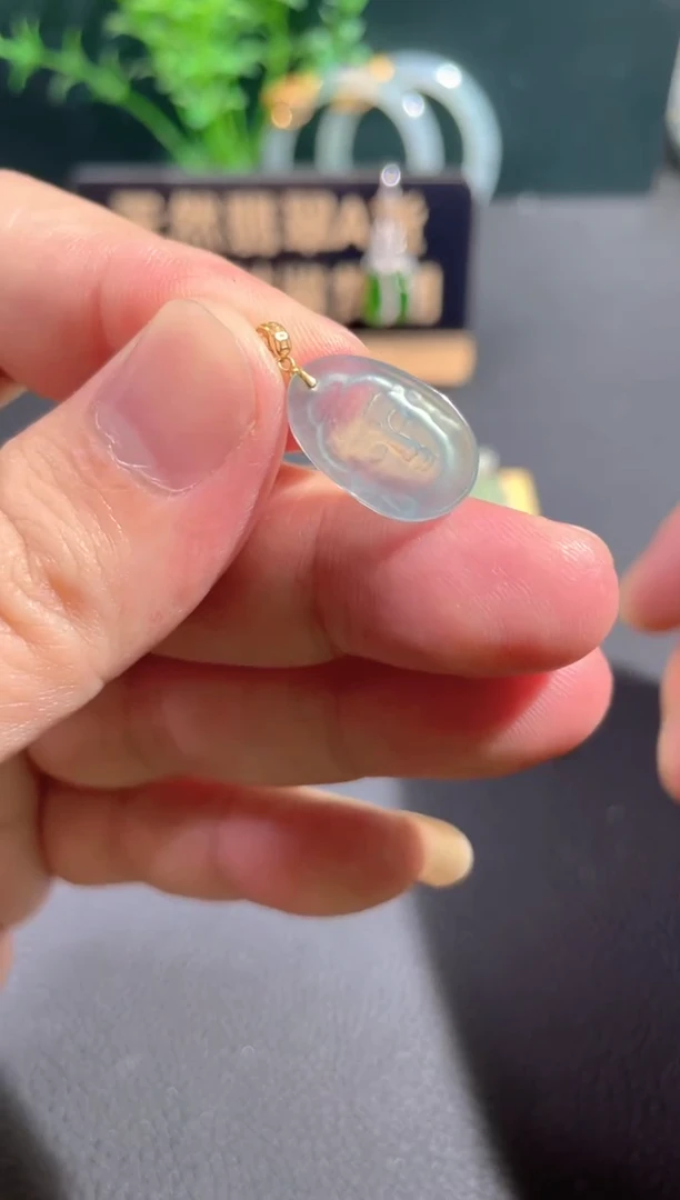 翡翠18K金镶嵌颈饰翡翠