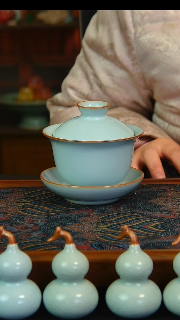 瓷片天青元宝盖碗不完美