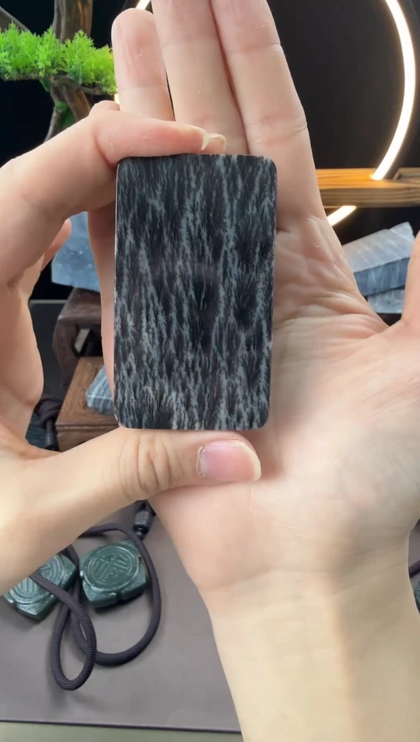 吊坠(赠链)未镶嵌和田玉青花平安无事牌   多样性发一个