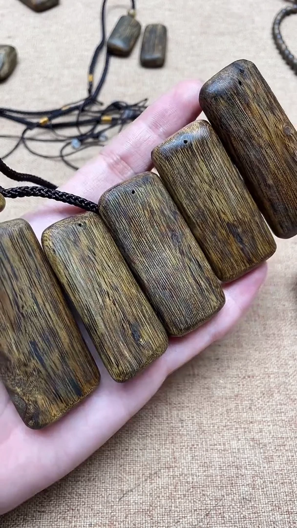 沉香吊坠红金猊吊坠多样性发其一