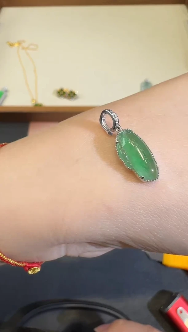 颈饰18K金镶嵌翡翠X1207-512-347