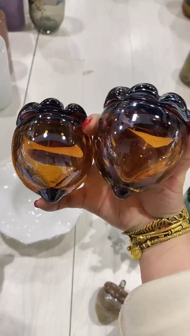 是**呀慕忆家手作琉璃花瓶2个