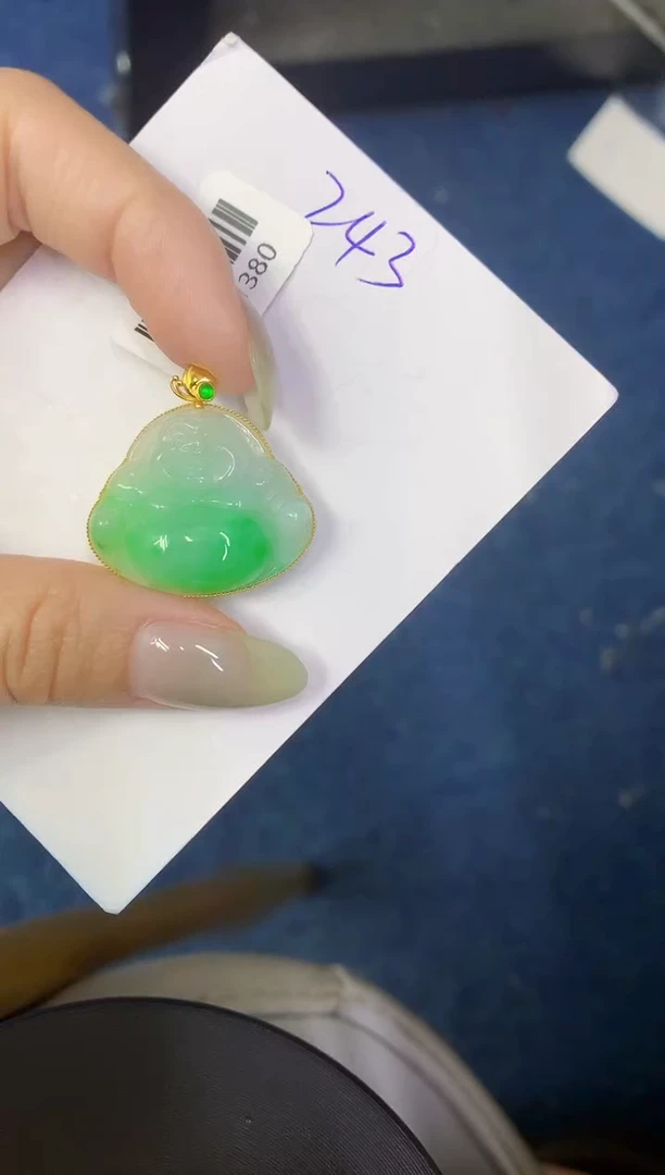 翡翠18K金镶嵌颈饰缅甸天然翡翠A货