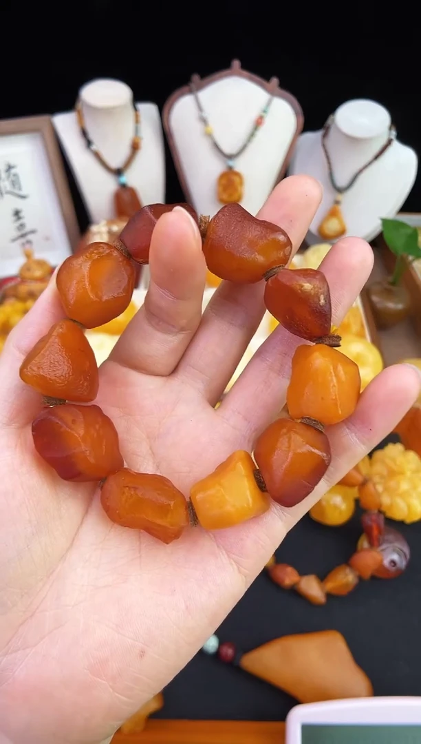 琥珀未镶嵌珠宝奇石手***心柒月