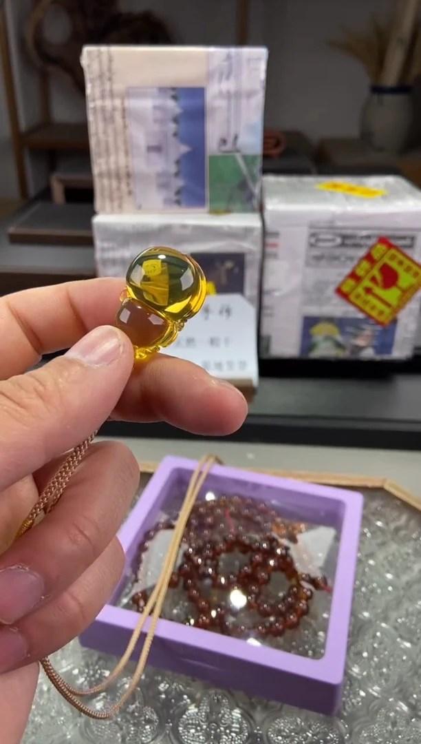 琥珀颈饰未镶嵌葫芦