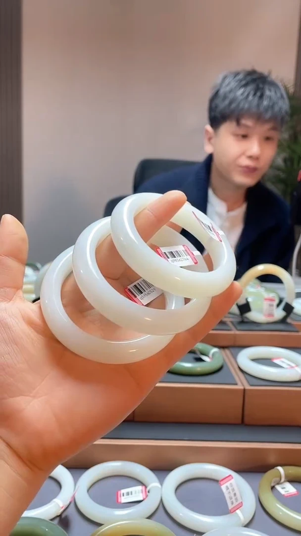 【闪购商品】和田玉手镯未镶嵌白玉55-59多样性发一