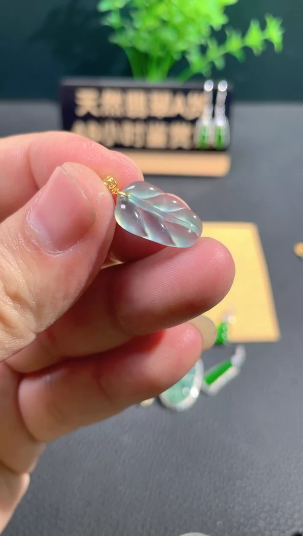 【闪购商品】翡翠颈饰18K金镶嵌翡翠