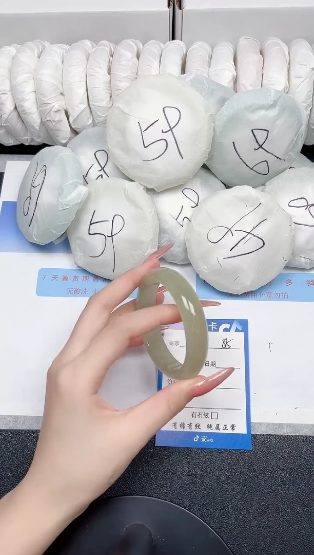 未镶嵌手镯石英质玉85-54.9