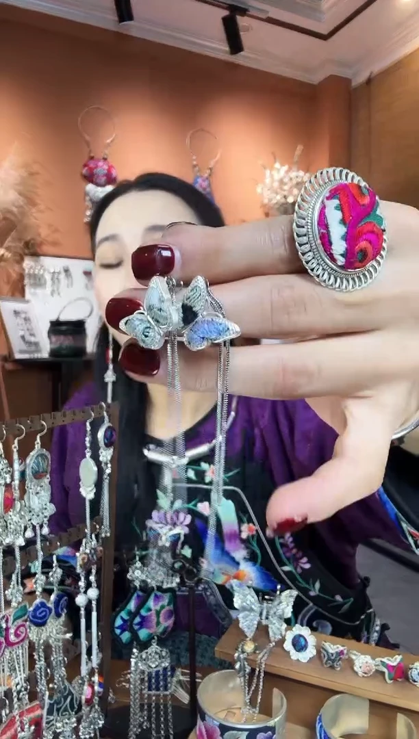 【闪购商品】刺绣纯手工民族风耳环