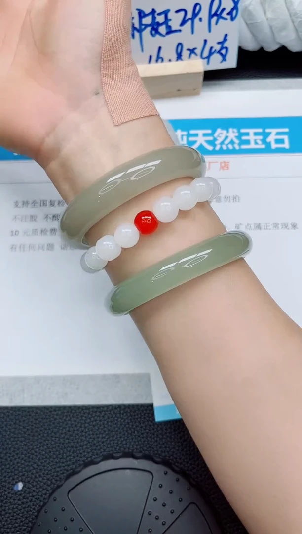 石英质玉手镯未镶嵌100-61