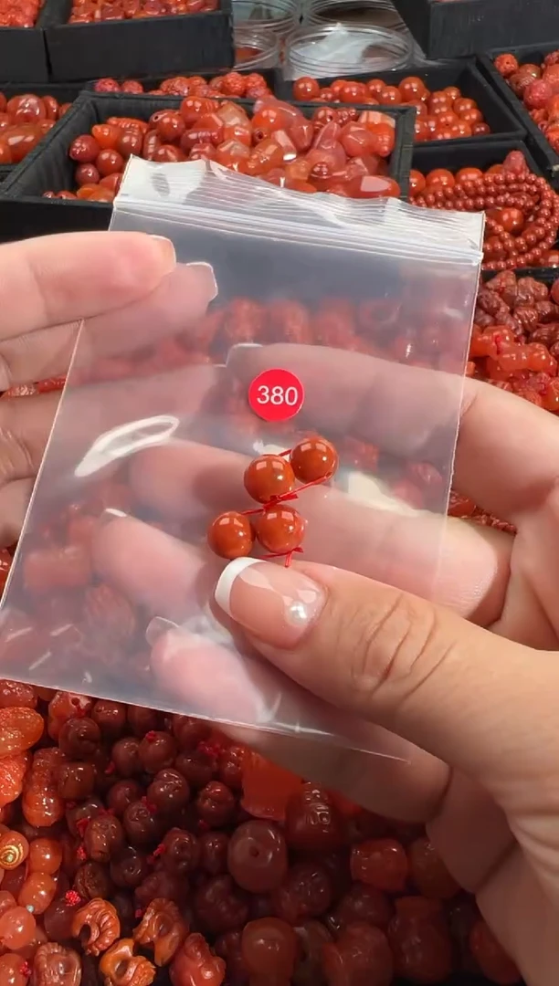 南红玛瑙未镶嵌颈饰1