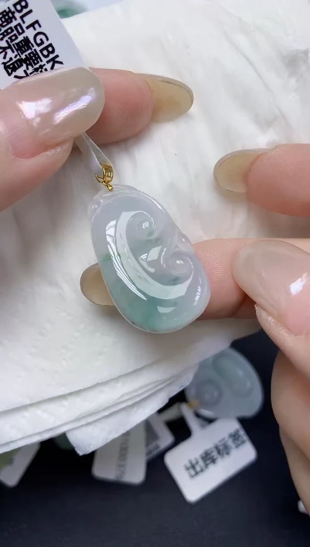 翡翠18K金镶嵌颈饰天然缅甸翡翠A货