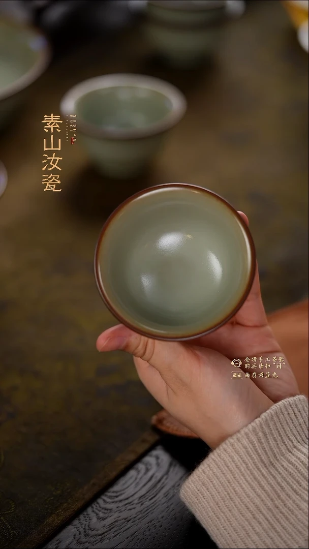 圣柴窑藏器粉青小压手杯